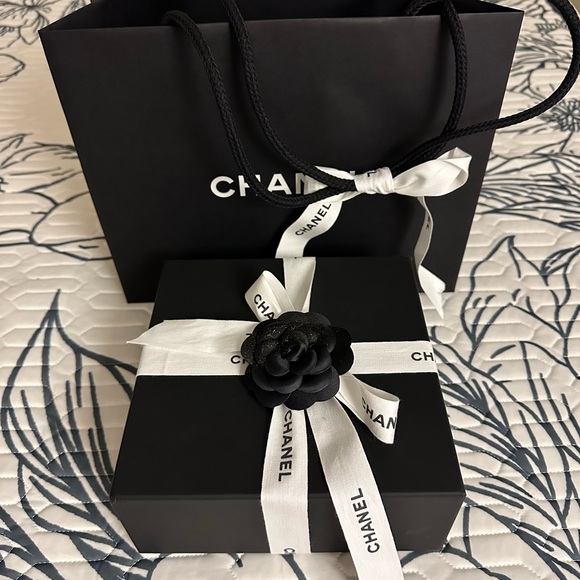 Chanel gift box - Picture 9 of 9